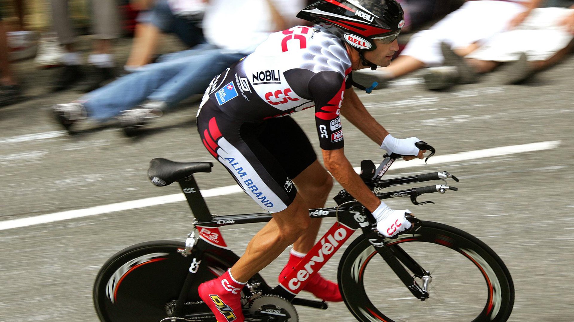 意大利混合3米双人跳板决赛成绩备受关注，双人3米跳板打分规则